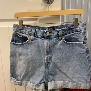BDG light wash jean shorts size 29!